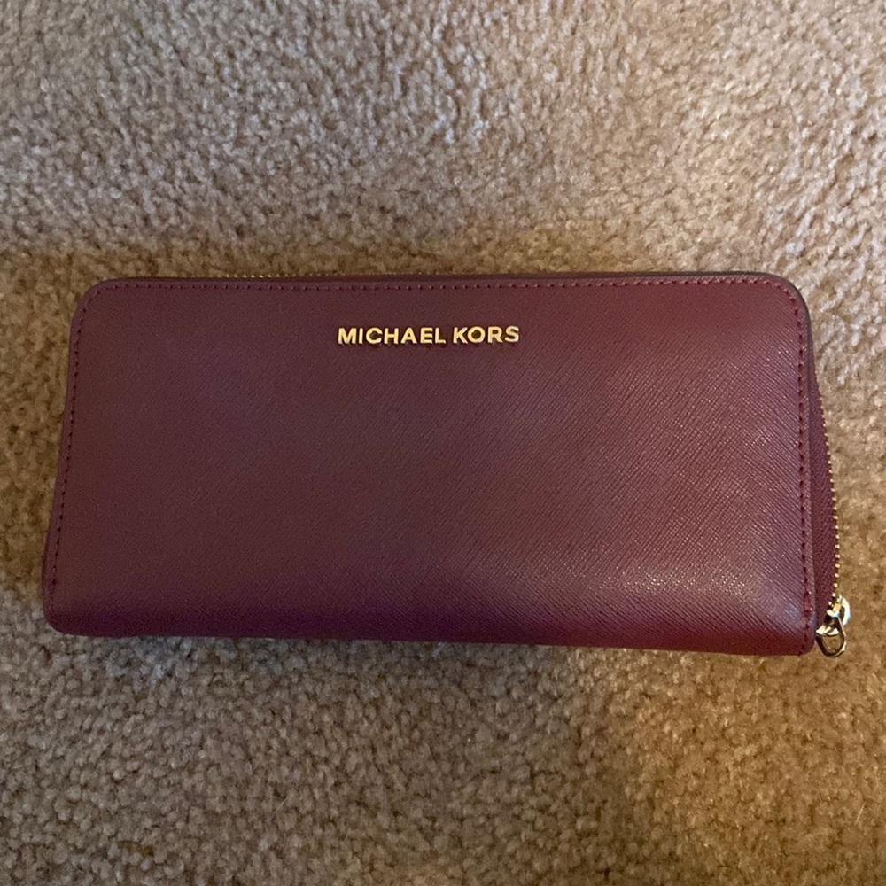 Michael Kors saffiano leather accordion zip wallet